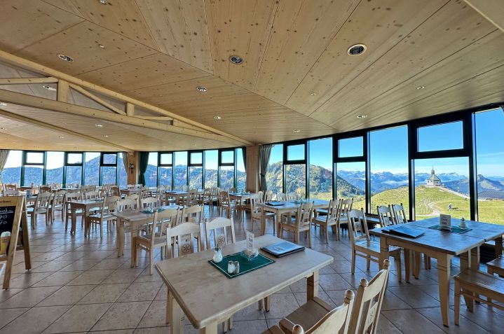 2024-Panoramarestaurant_Julia Keck-Saal mit Kircherl