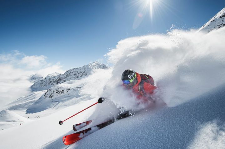 ©Stubaier-Gletscher_Andre-Schönherr_Powder-Department_print-(5)-1200